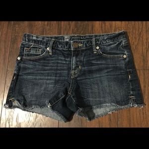 mossimo dark wash frayed denim shorts 🌻